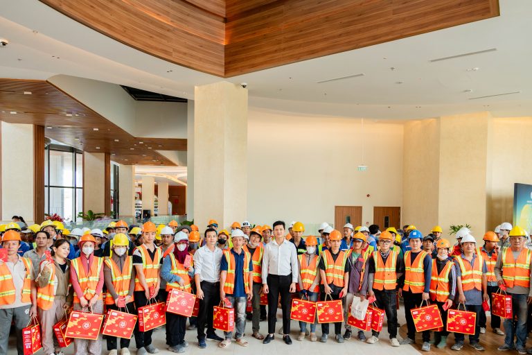 CHARM GROUP THĂM VÀ CHÚC TẾT ĐỘI NGŨ XÂY DỰNG CHARM RESORT LONG HẢI